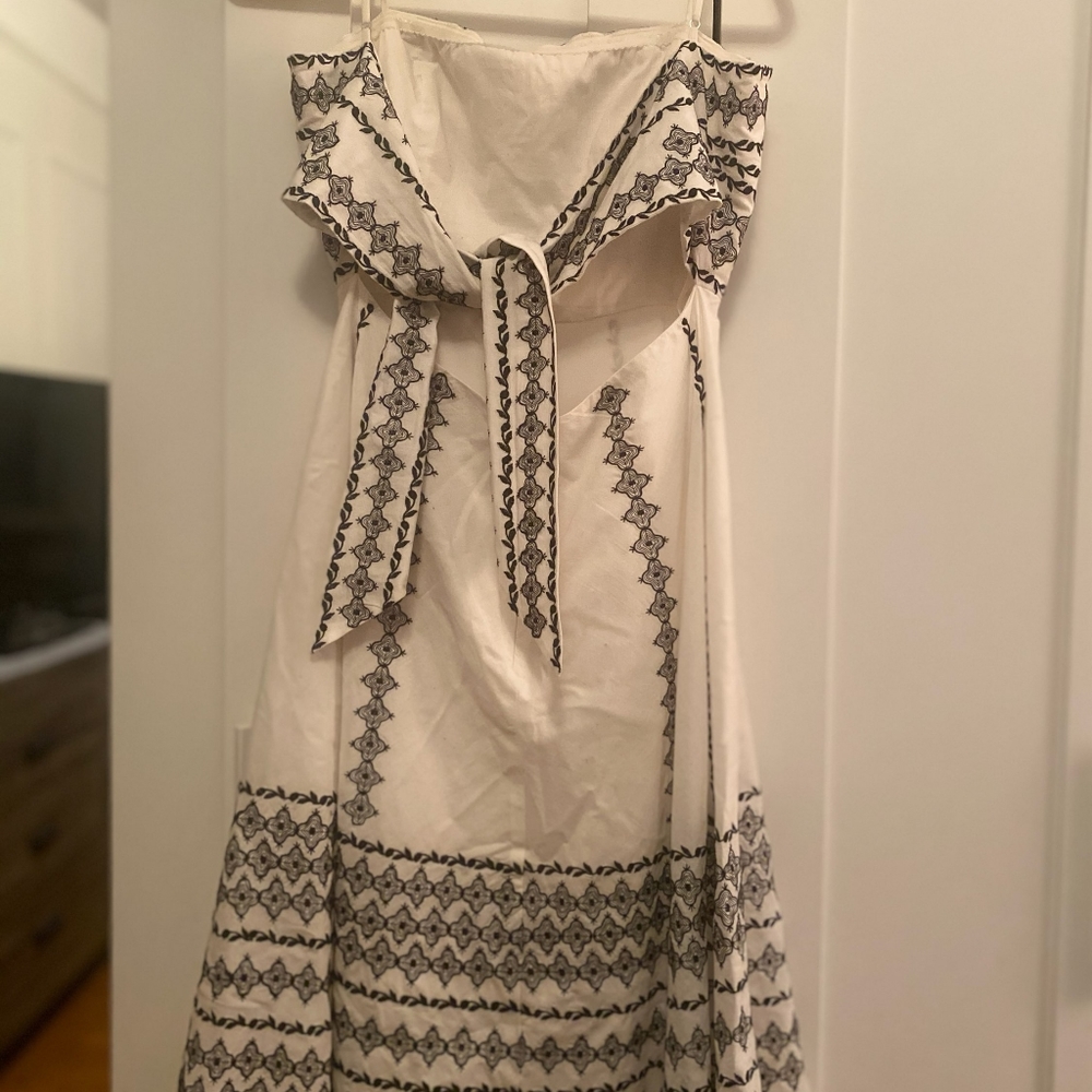 BCBG Spring-Summer Dress - Picture 4 of 8